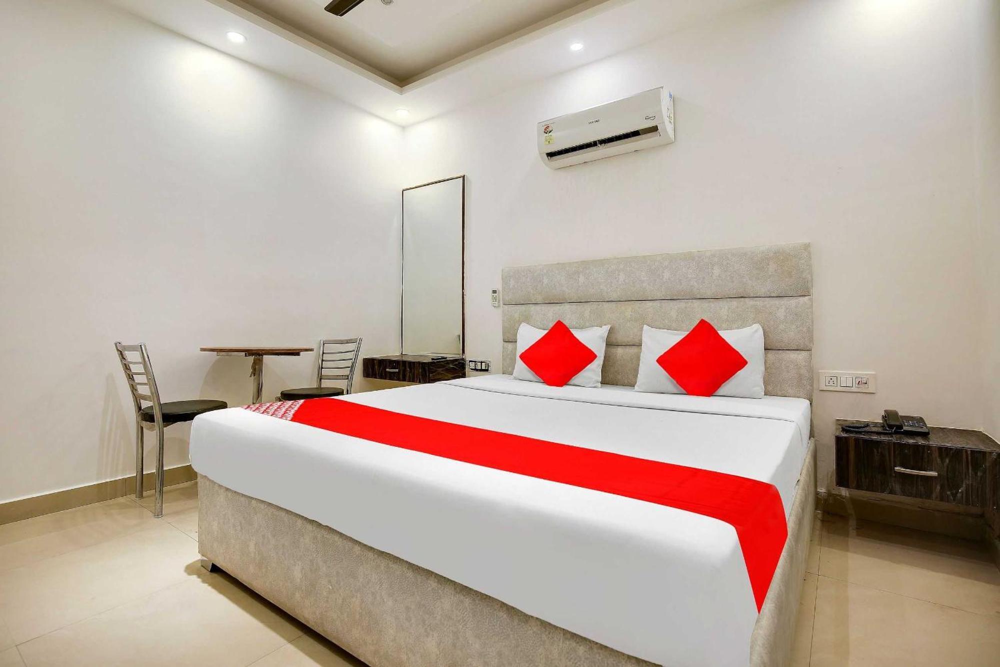 Hotel O Av Continental Zirakpur Exterior foto