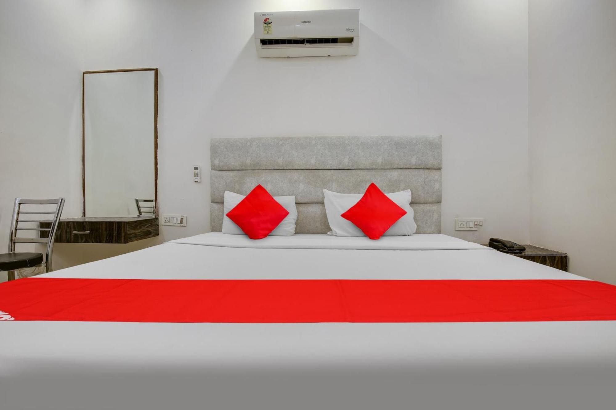 Hotel O Av Continental Zirakpur Exterior foto