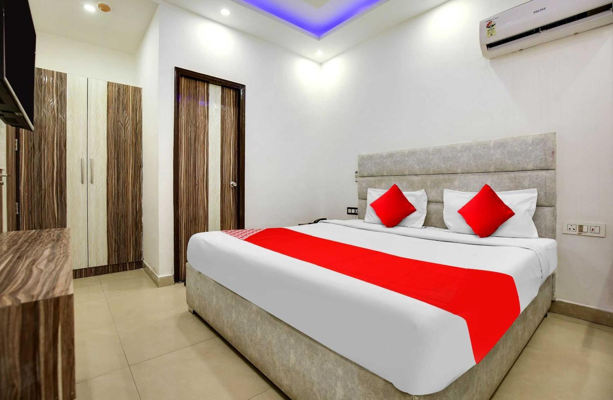 Hotel O Av Continental Zirakpur Exterior foto