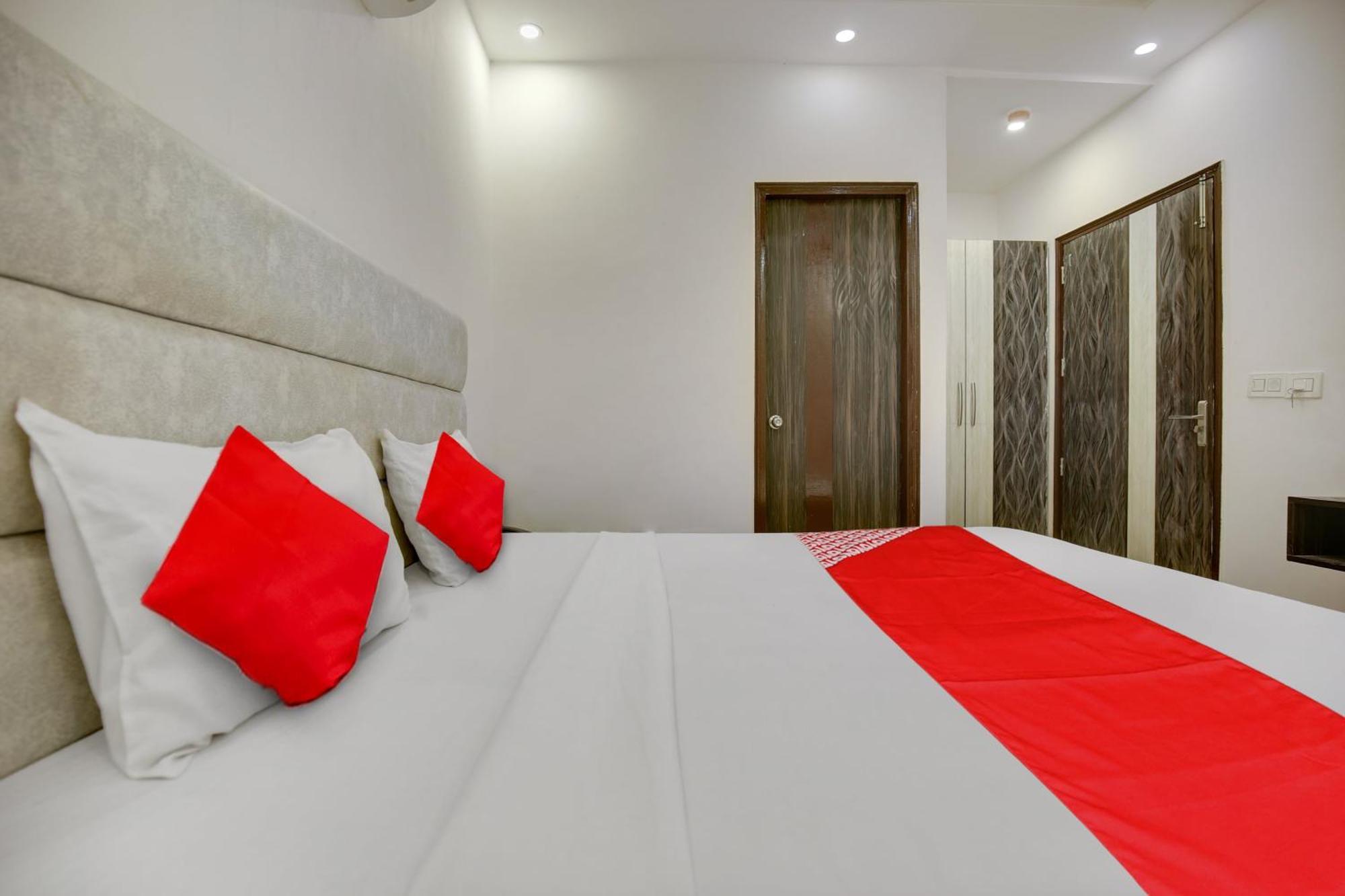 Hotel O Av Continental Zirakpur Exterior foto