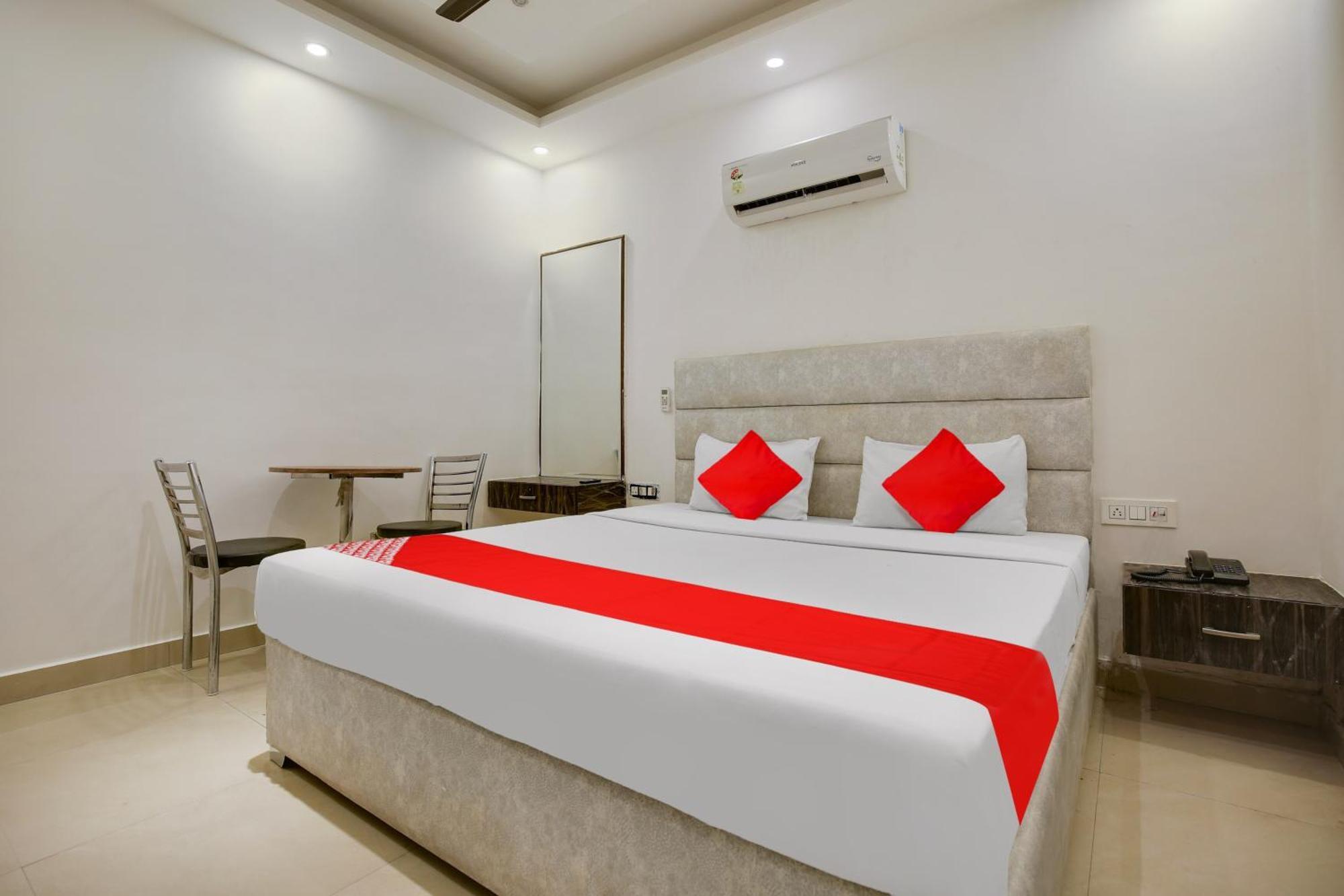 Hotel O Av Continental Zirakpur Exterior foto