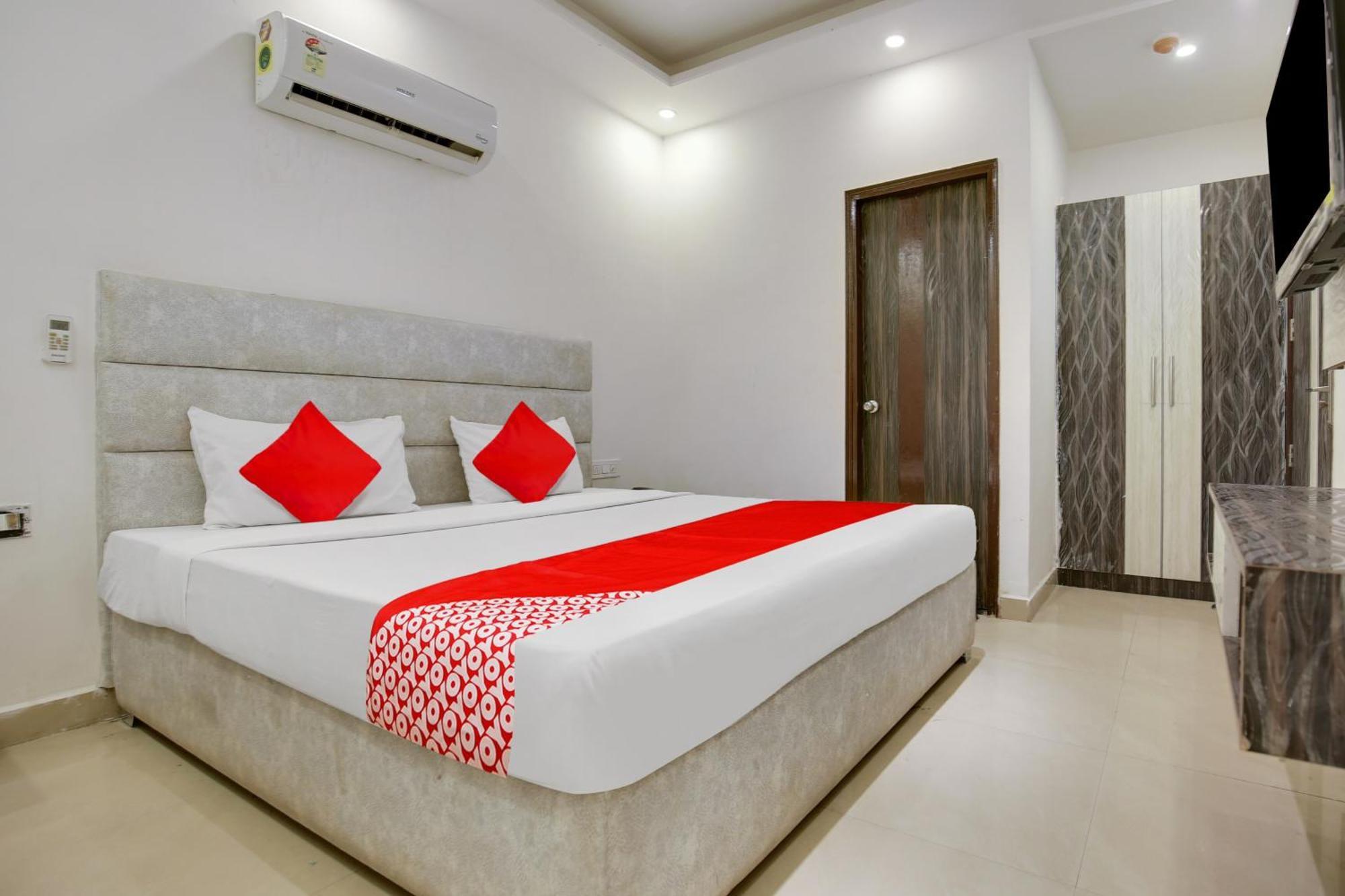 Hotel O Av Continental Zirakpur Exterior foto